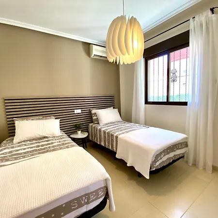 Vrijstaande Casa Oeste Вилла Торевьиа